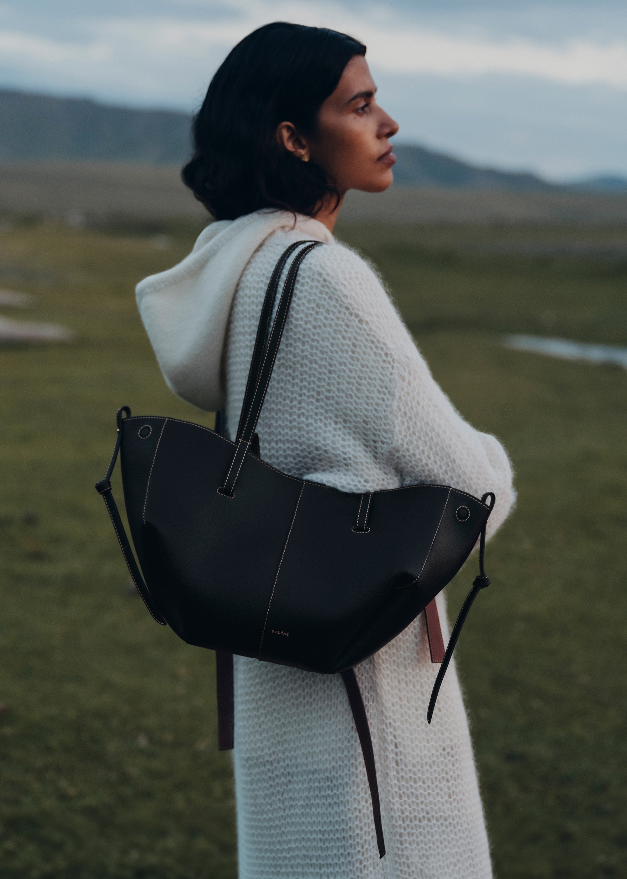 Cyme Mini - Schwarz Nähte Ecru Genarbtes Leder
