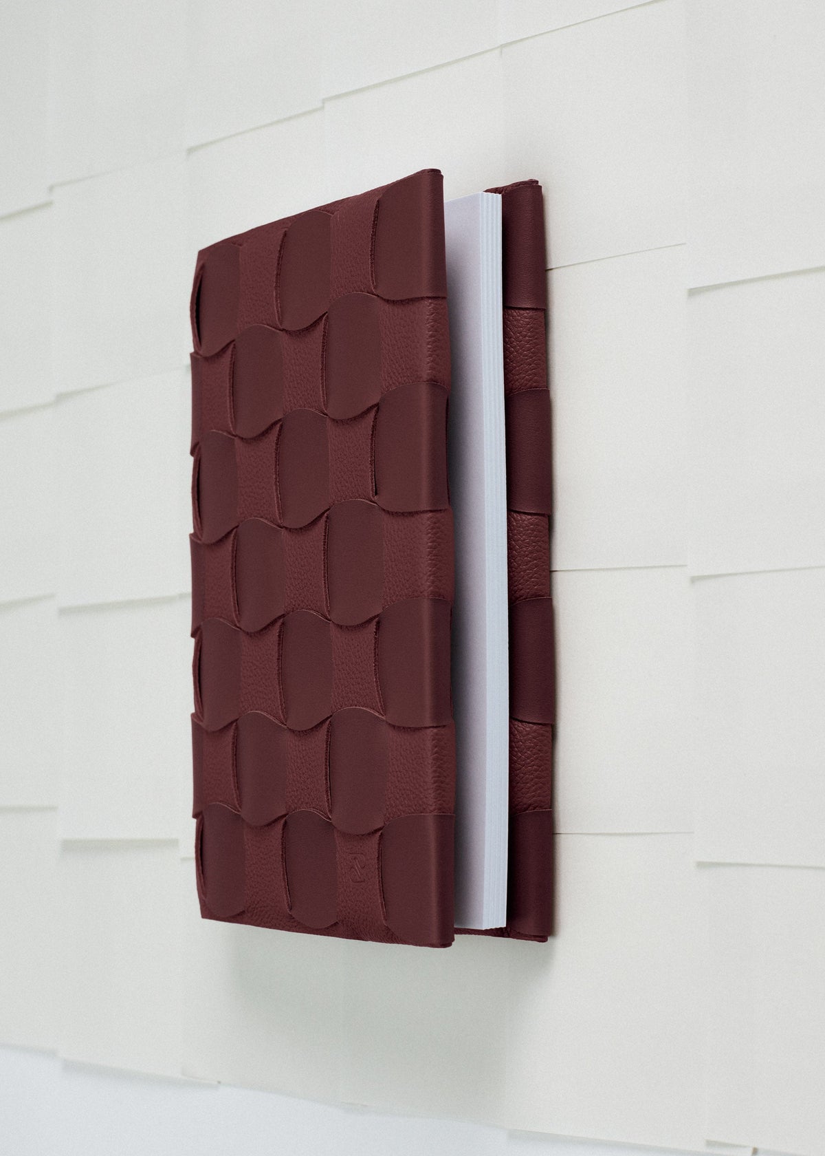 Notizbuchumschlag Neiti A5 - Schwarze Kirsche