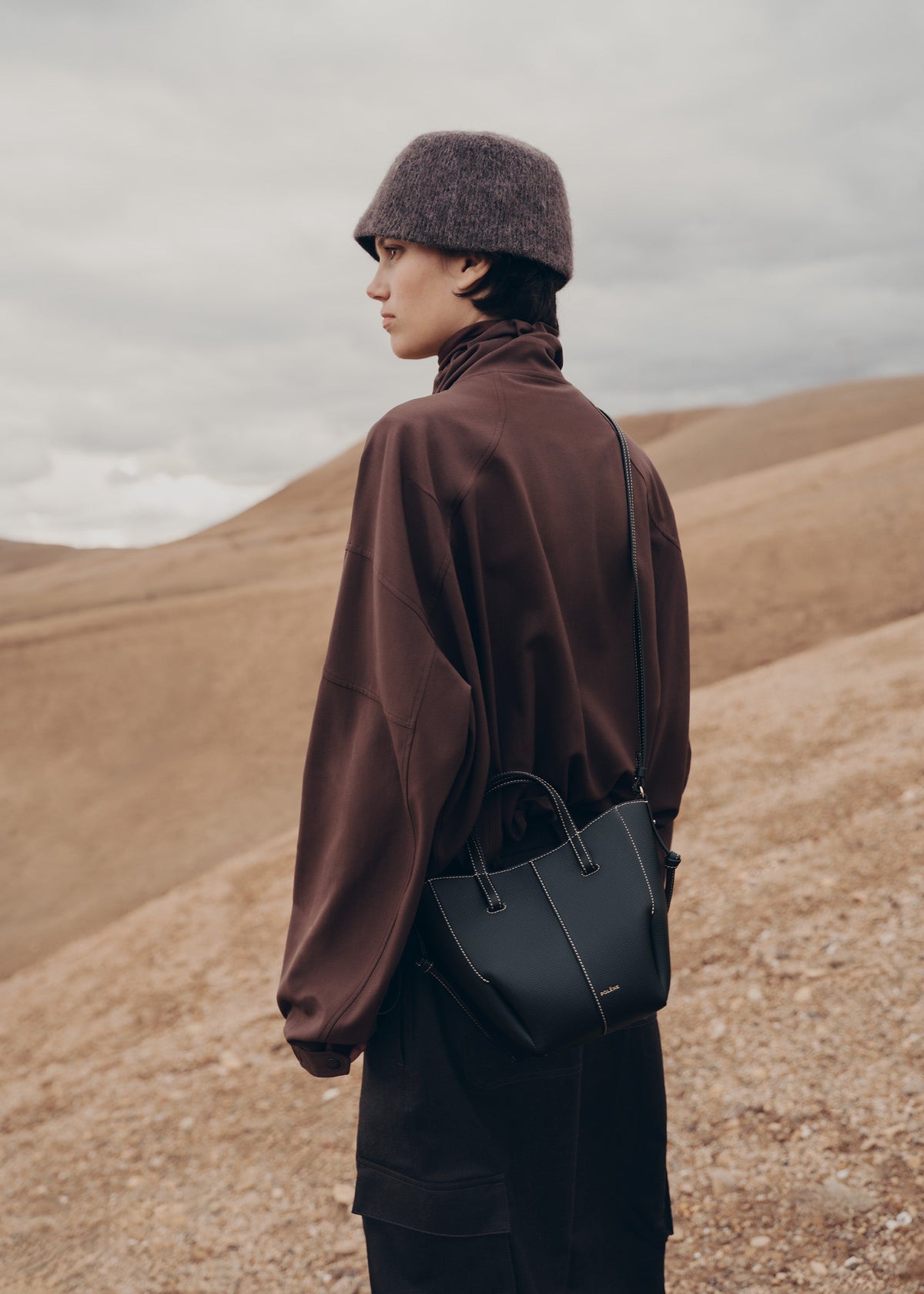 Cyme Tote Nano - Schwarz Nähte Ecru Genarbtes Leder