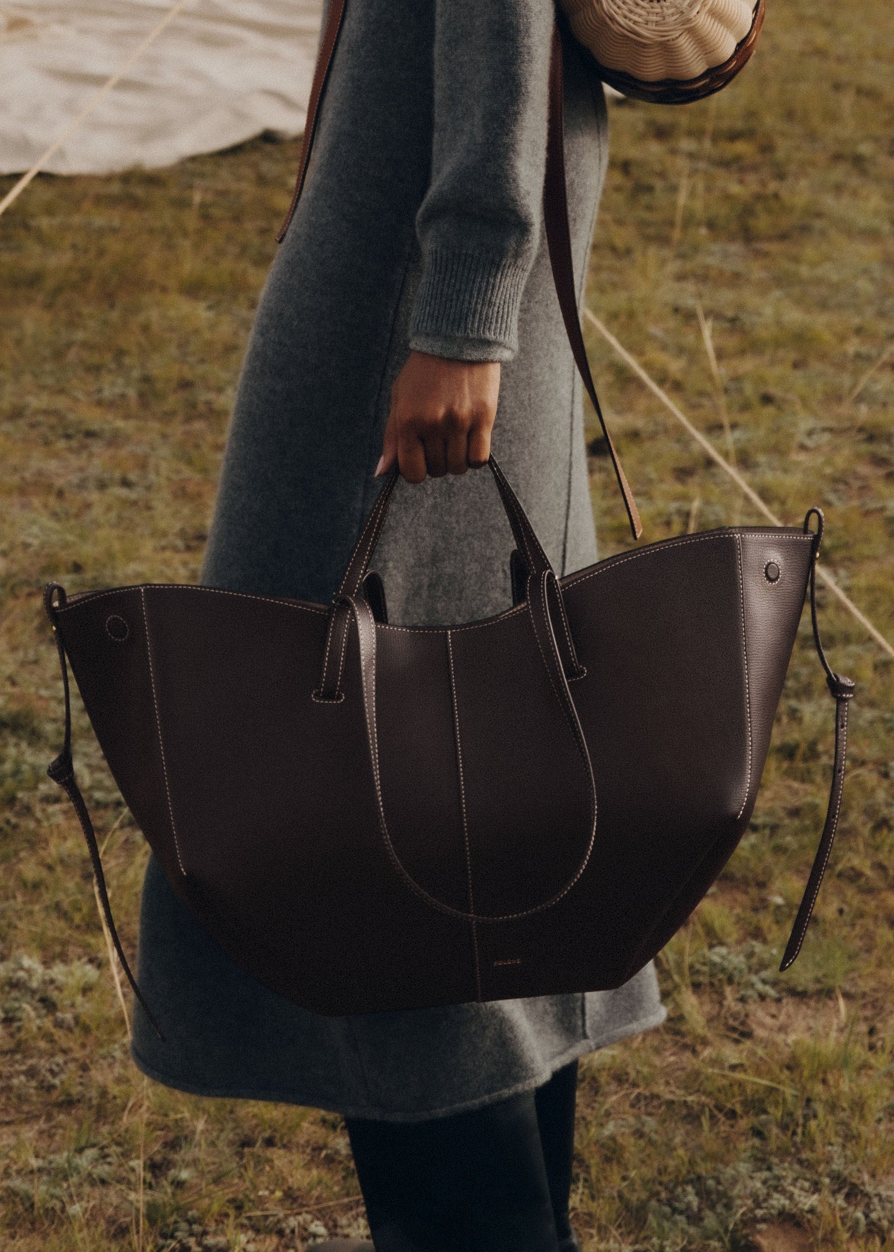 Cyme - Ebenholz Genarbtes Leder