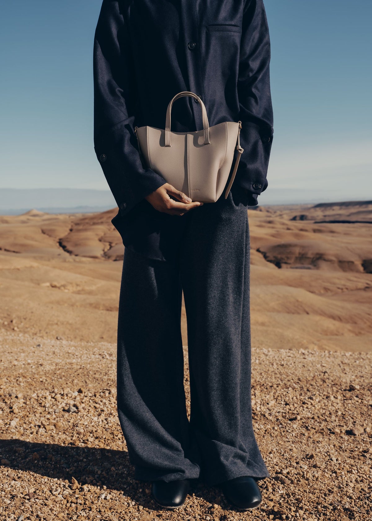 Cyme Tote Nano - Taupe Genarbtes Leder