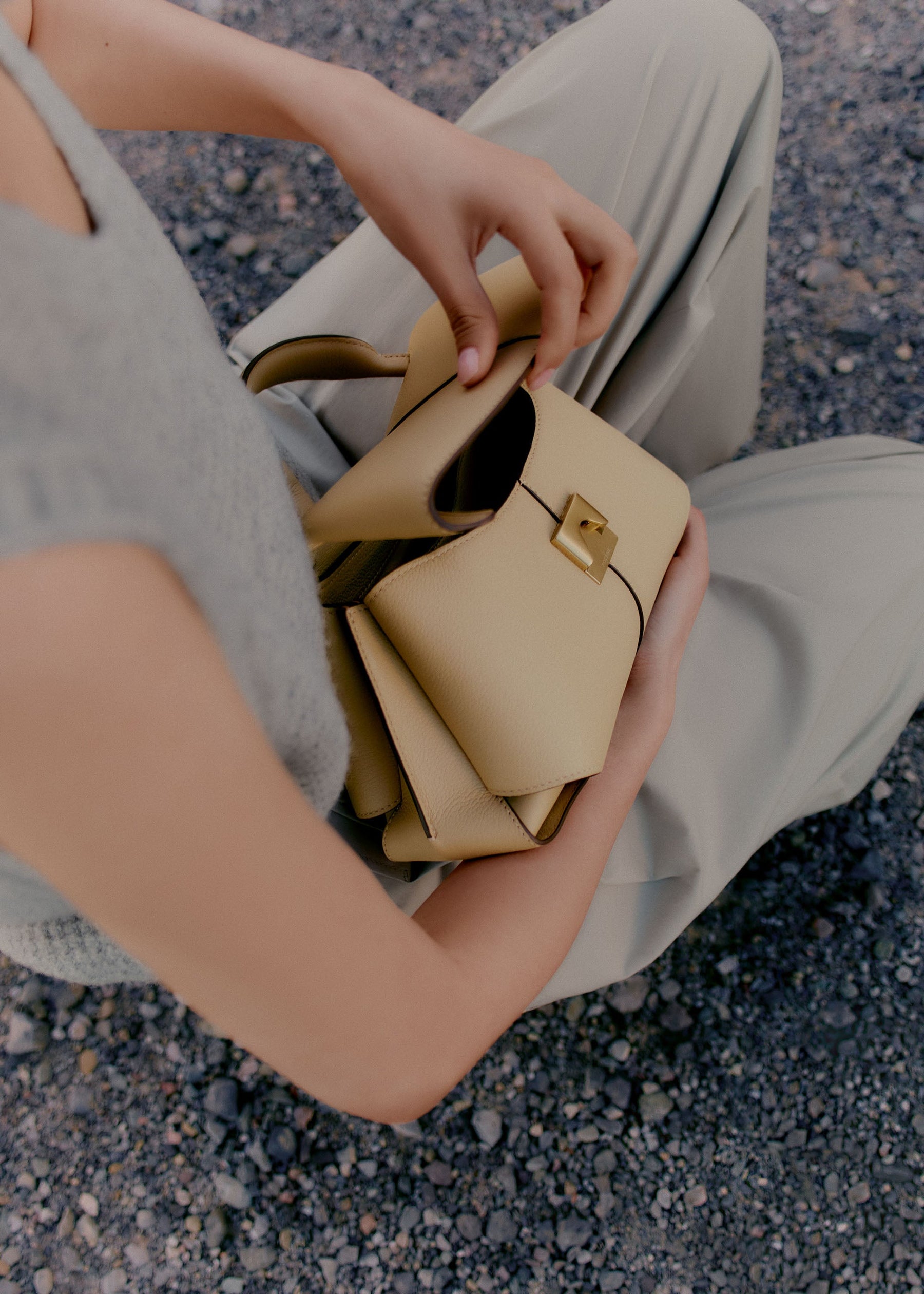 Mokki Mini - Sand Genarbtes Leder