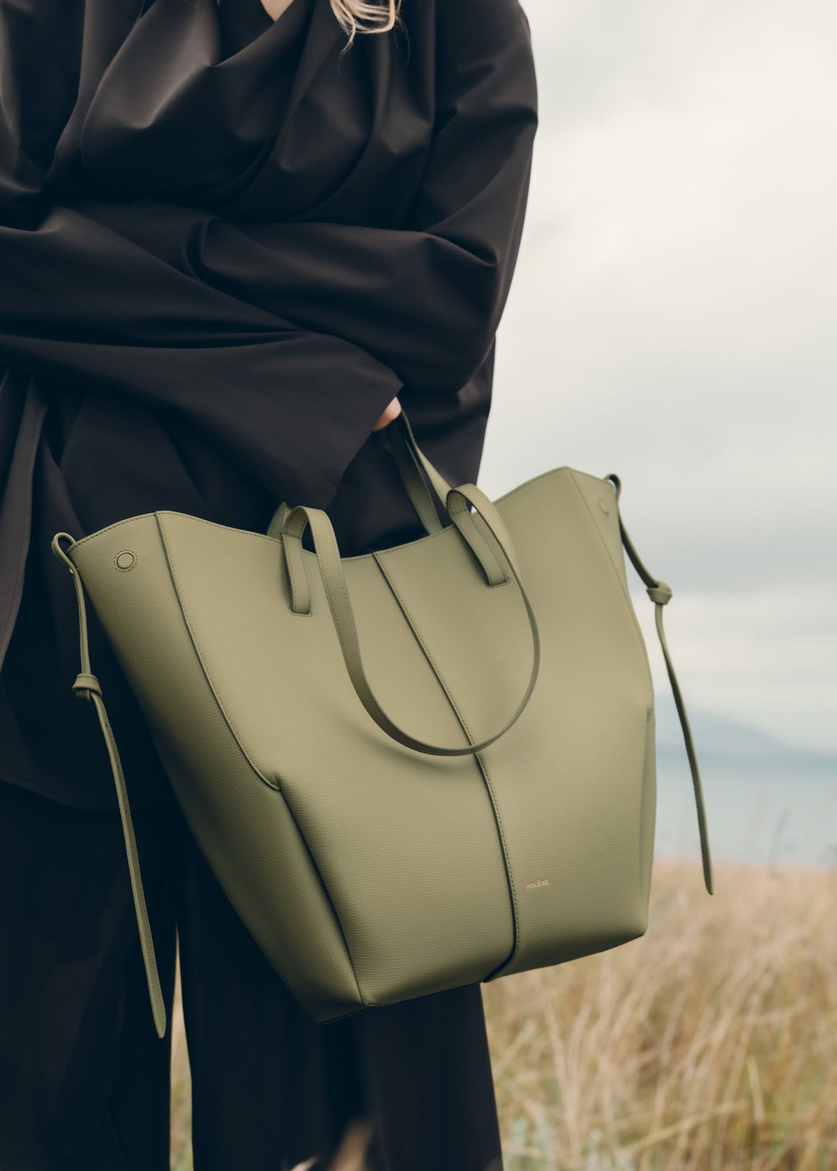 Cyme Tote - Lindgrün Genarbtes Leder