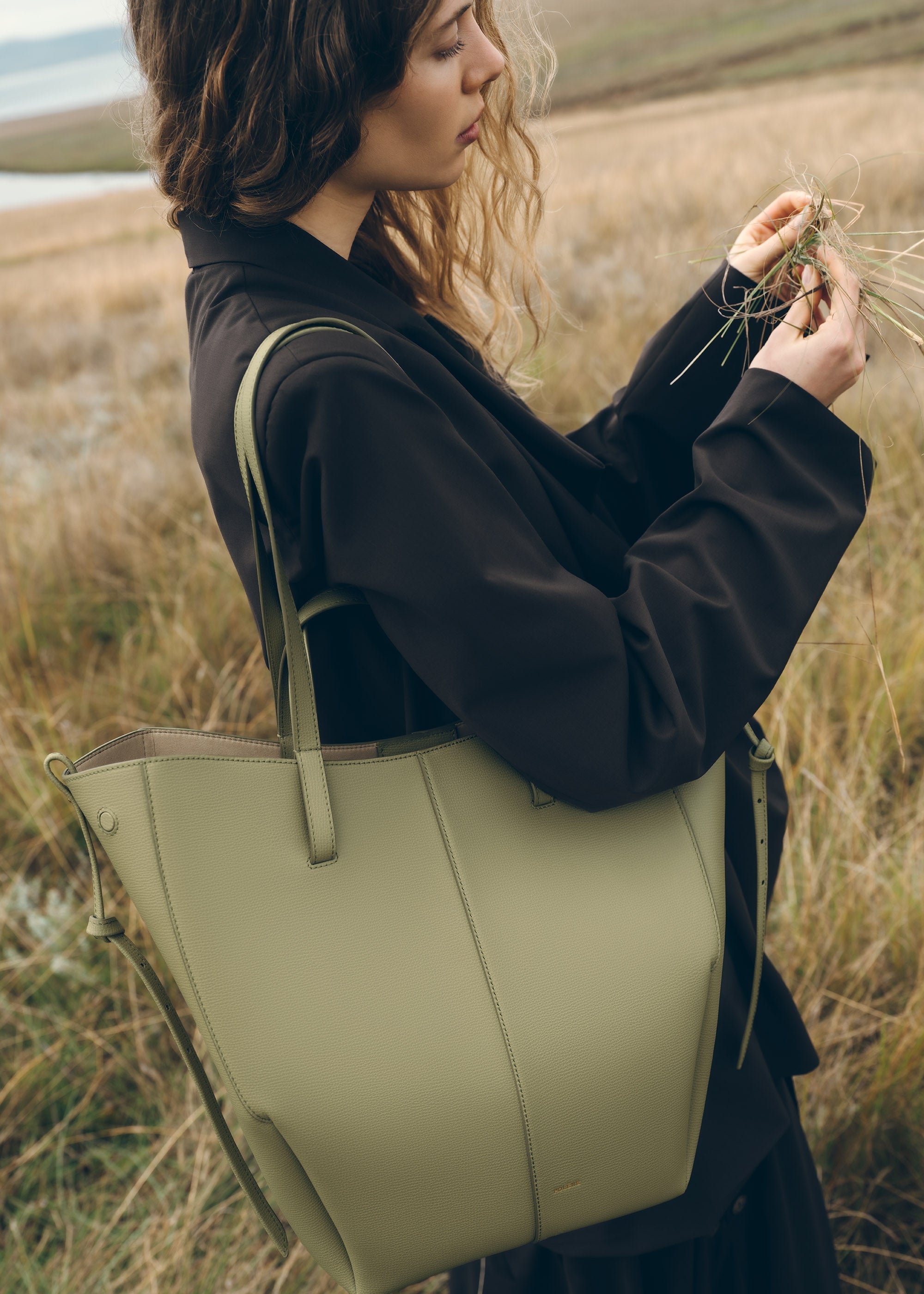 Cyme Tote - Lindgrün Genarbtes Leder
