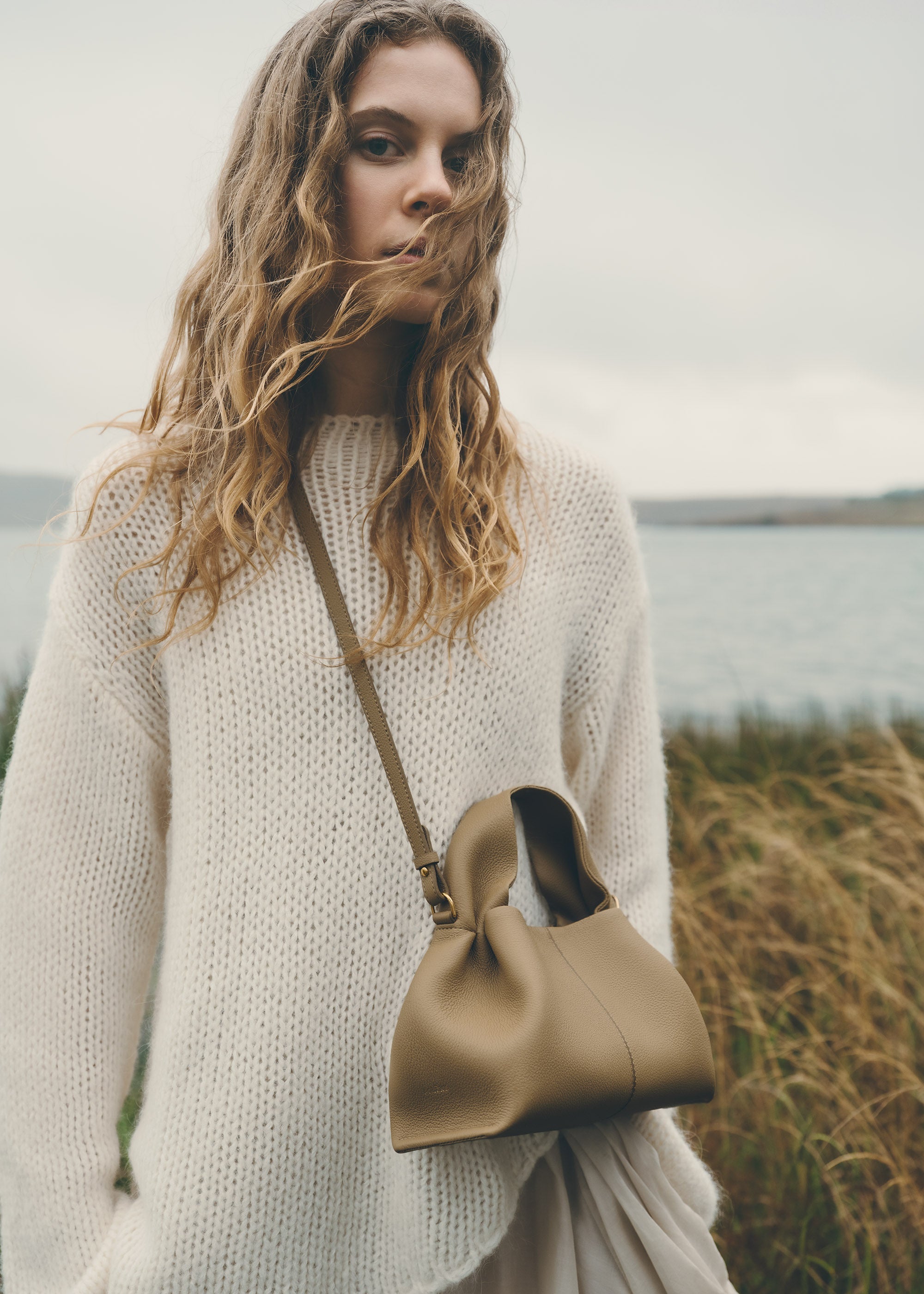 Numéro Neuf Mini - Olivbraun Genarbtes Leder