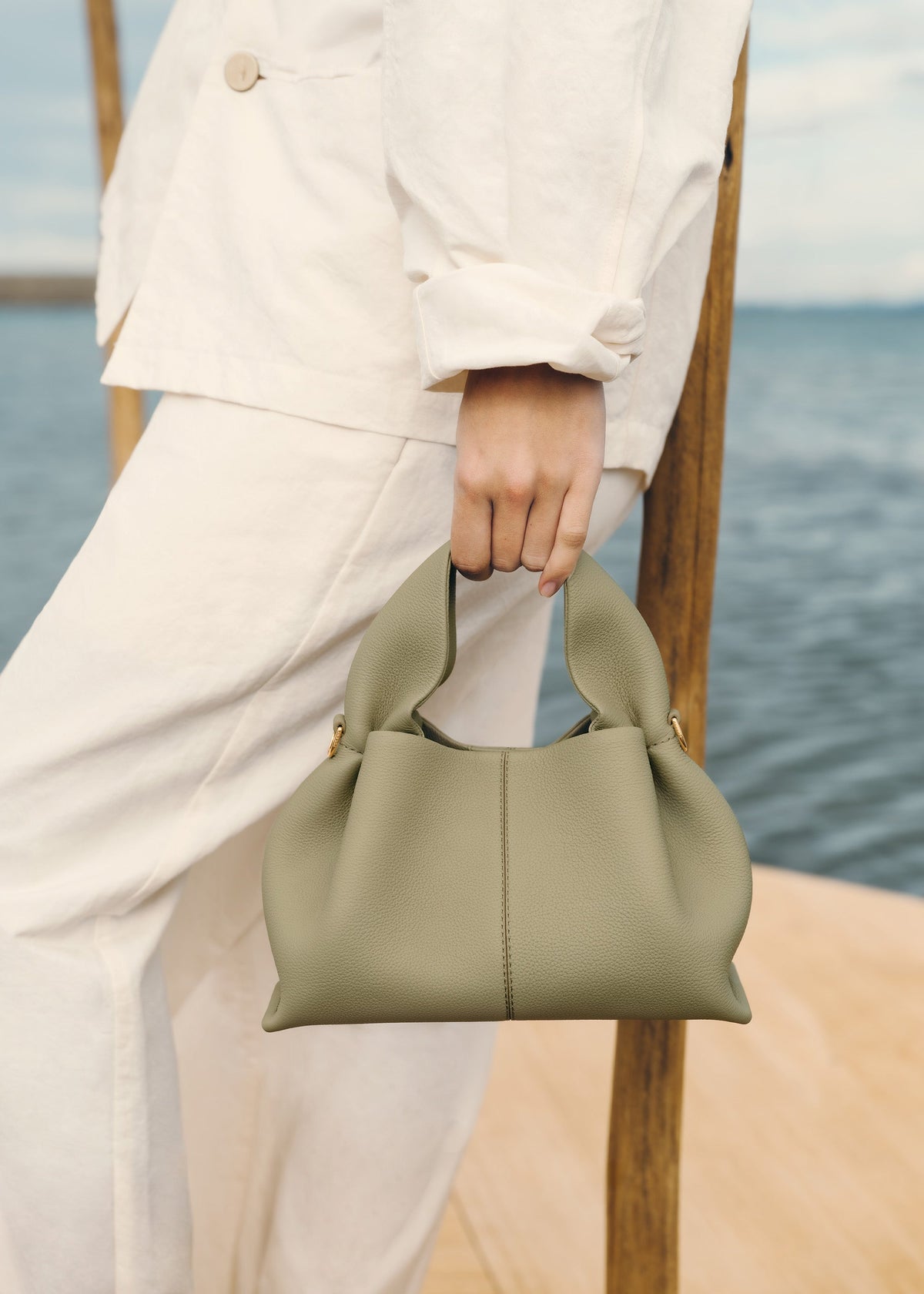 Numéro Neuf Mini - Lindgrün Genarbtes Leder