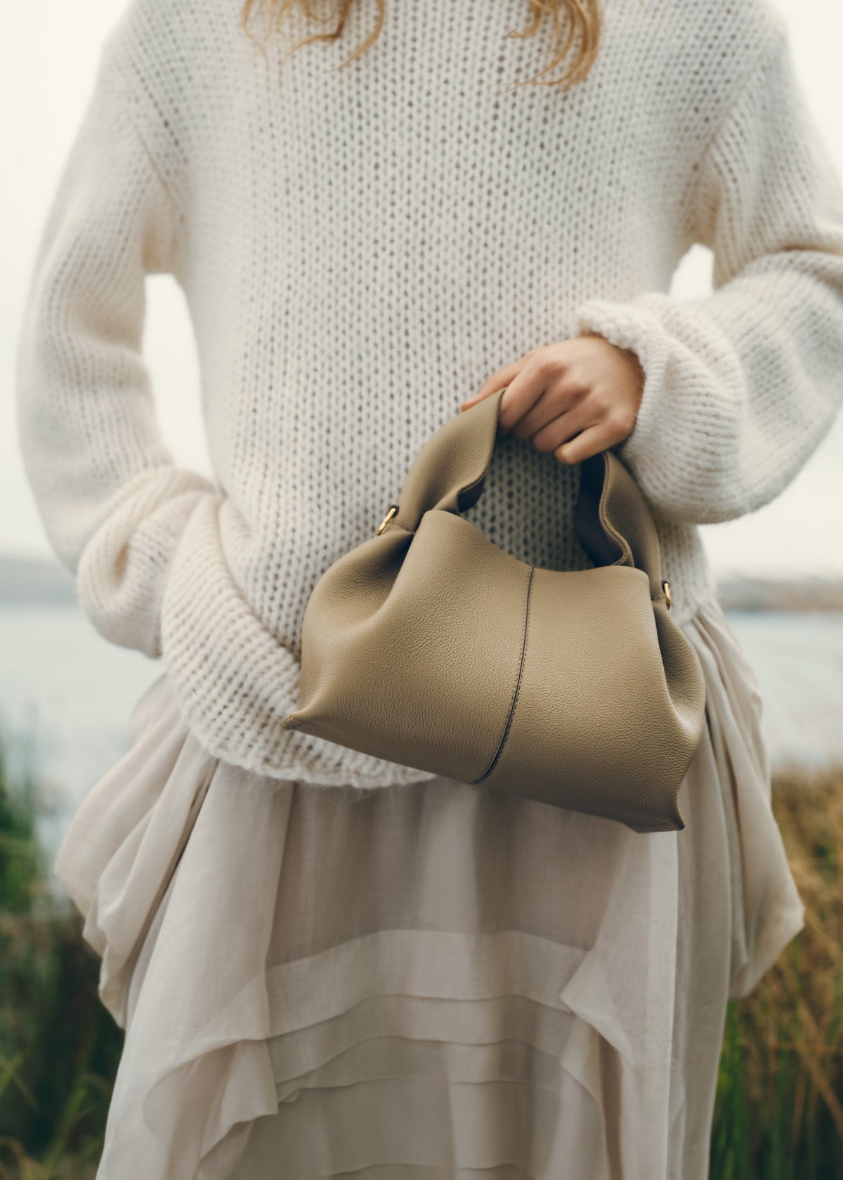 Numéro Neuf Mini - Olivbraun Genarbtes Leder